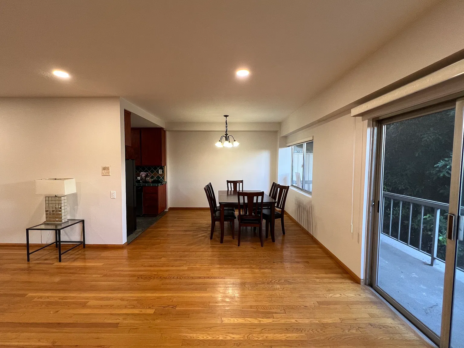 622 S Barrington Ave — Photo 3