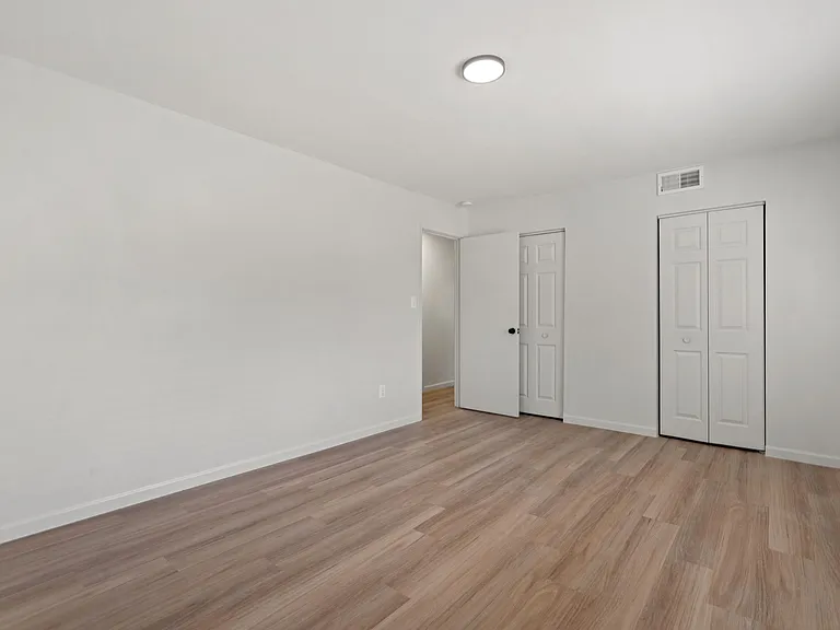 808 Chesapeake St SE #204 — Photo 7