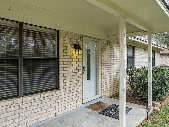 4th image of 1109 Donna Dr