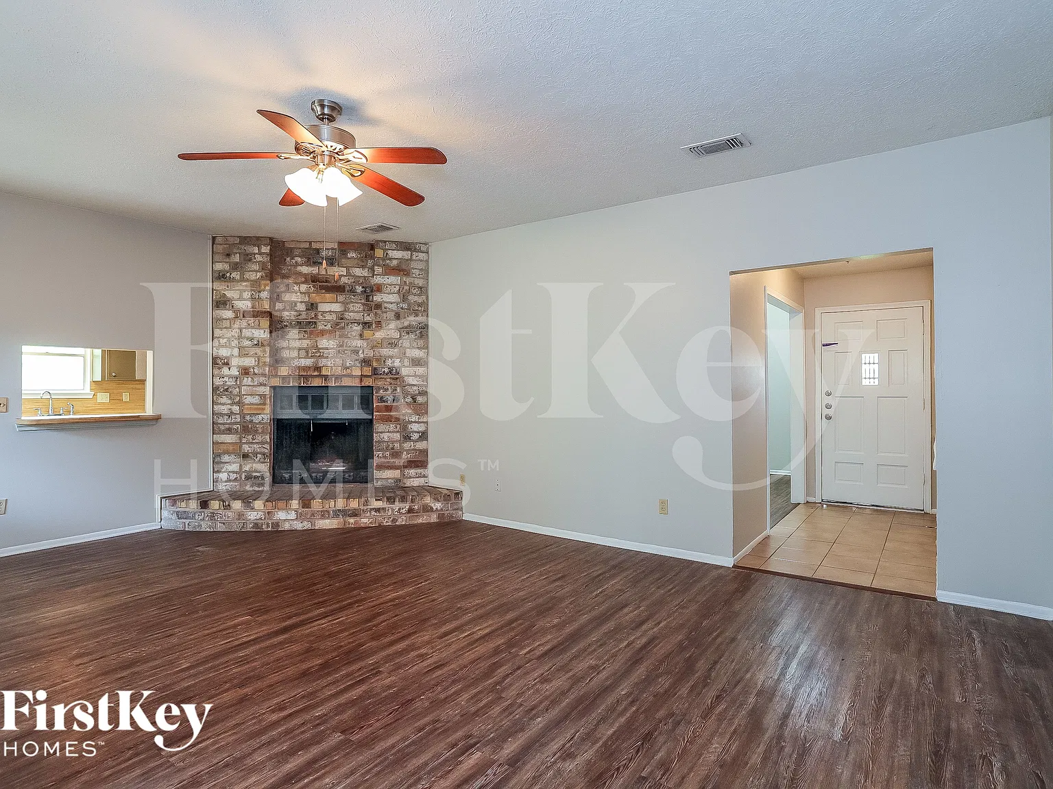 4 bed, 2.0 bath, 2044 sqft, $2,130 — Photo 3