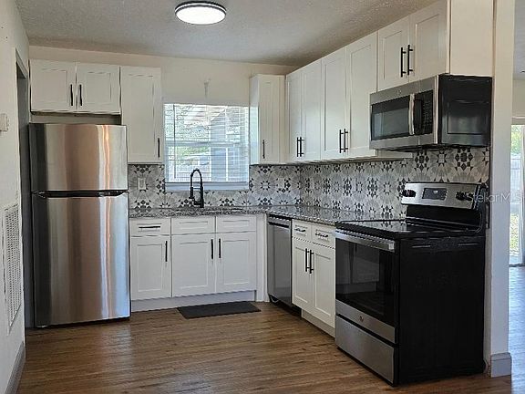 2nd image of 958 COBBLESTONE DRIVE
