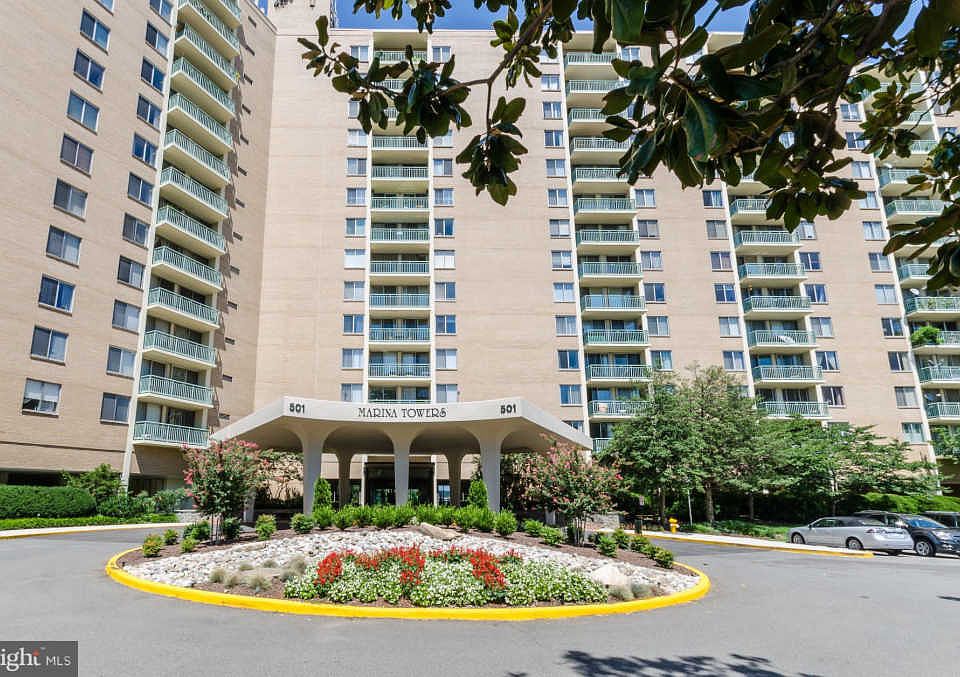 1st image of 501 Slaters Ln APT 322