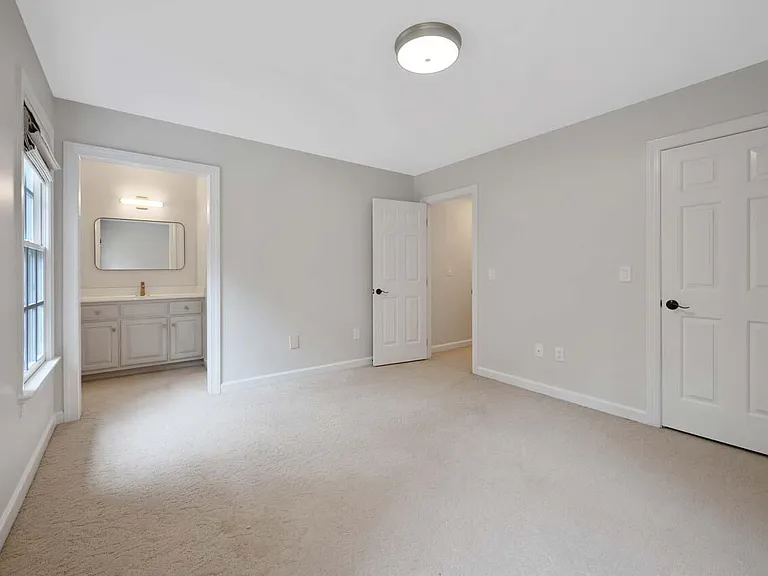 1202 Summerville Ln — Photo 31