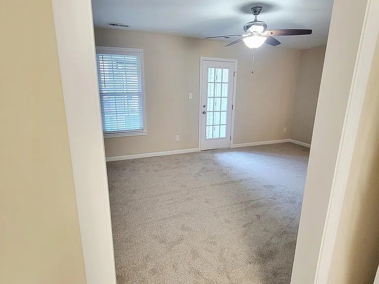 411 Whitehall Ct — Photo 13