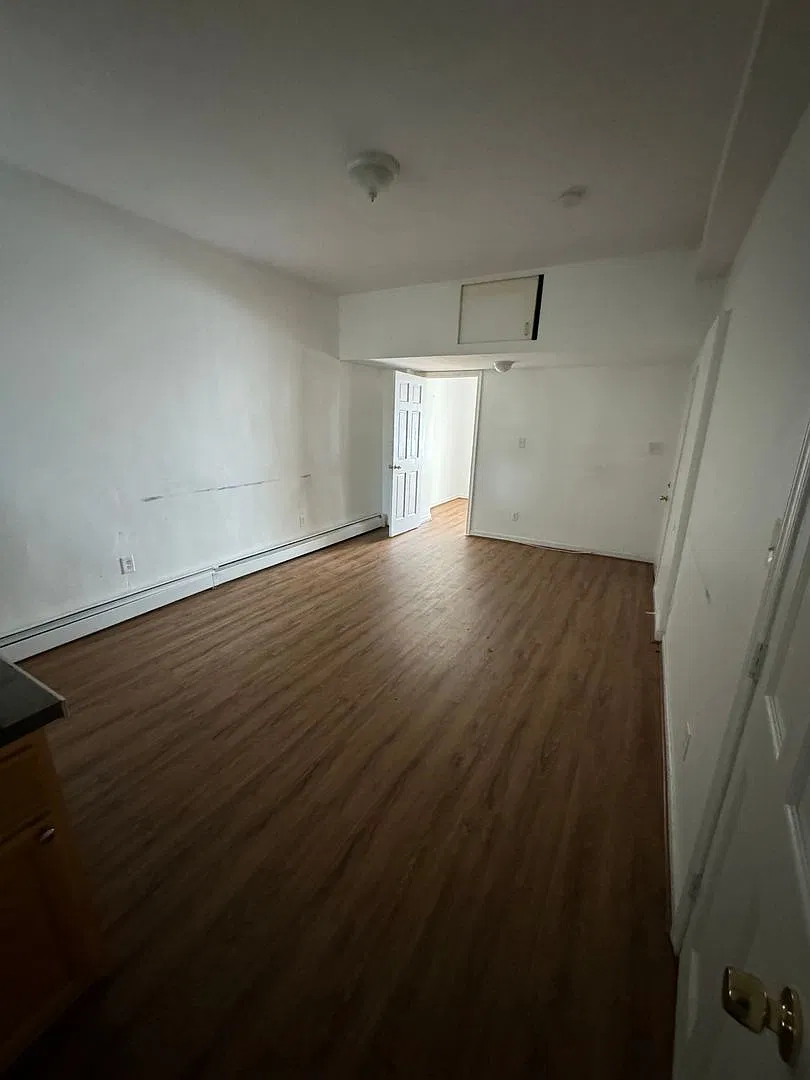 917 Maple Terrace — Photo 3