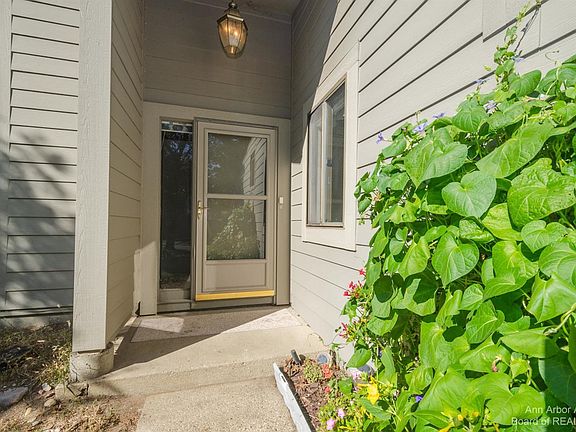 4th image of 789 Watersedge Dr