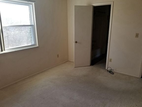 Room w/ bath access