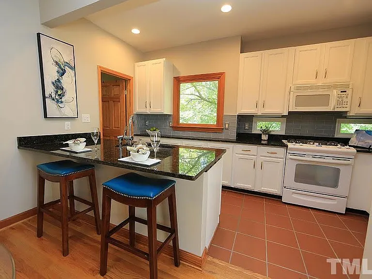 212 Columbia Pl W — Photo 5