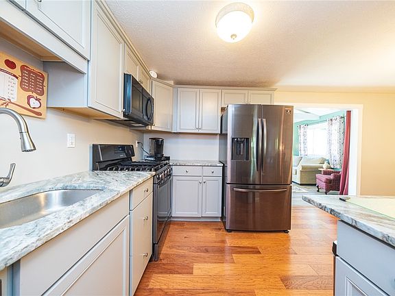 3rd image of 175 Greenwood Dr