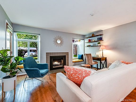 3rd image of 7366 W Lake Sammamish Pkwy NE #2-103