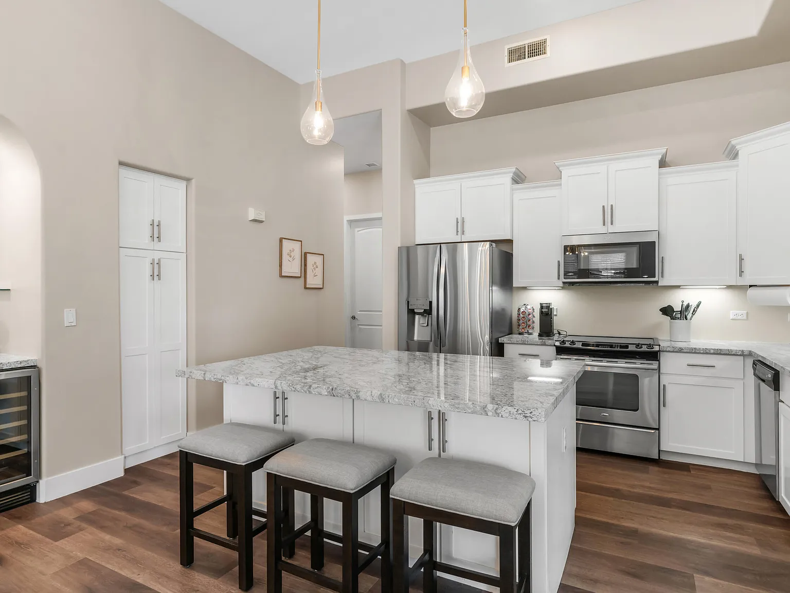 2 bed, 2.0 bath, 1633 sqft, $2,500 — Photo 3