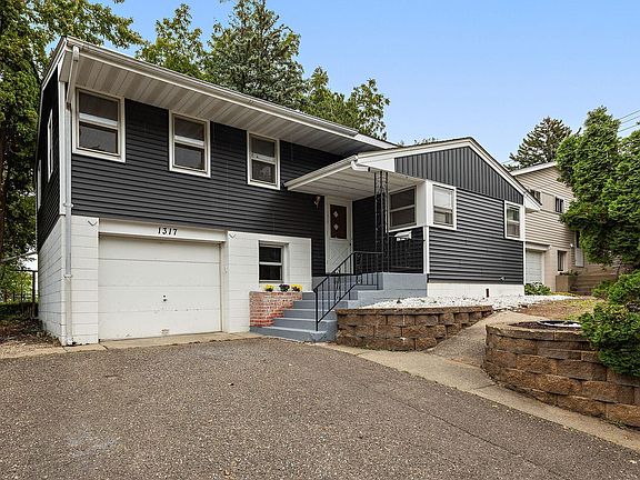 4th image of 1317 44th Ave NE