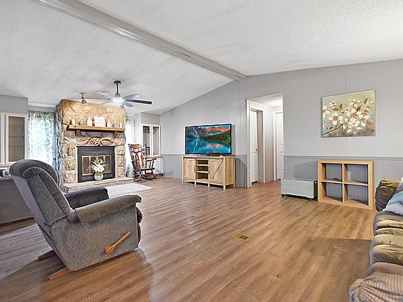 3rd image of 14182 Lebeau Rd