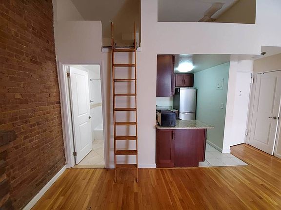 5th image of 111 W 75th St APT 2R