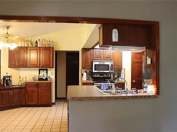 3rd image of 33 Bass Lake Dr