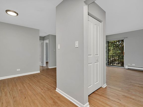 4th image of 909-913 Plainfield Rd #12