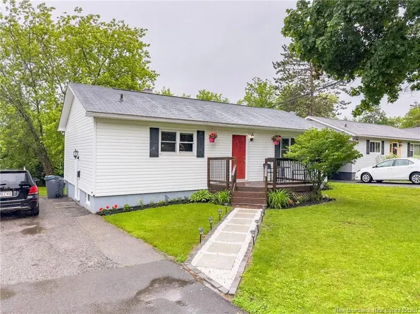 104 Preston Dr, Fredericton, NB E3A 2L6