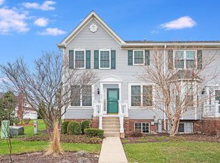 2047 Swan Ln, Batavia, IL 60510