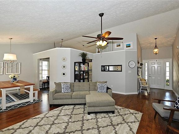 4th image of 161 Monterey Ct