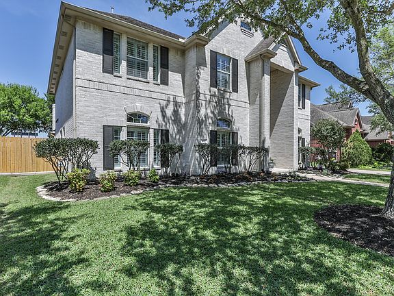 2nd image of 3011 Eagle Lake Dr
