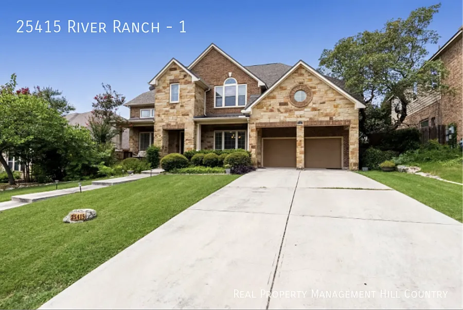 5 Bed Hilltop Retreat with Deck, Hot Tub & Greenbelt in Gated River Rock Ranch — Photo 2