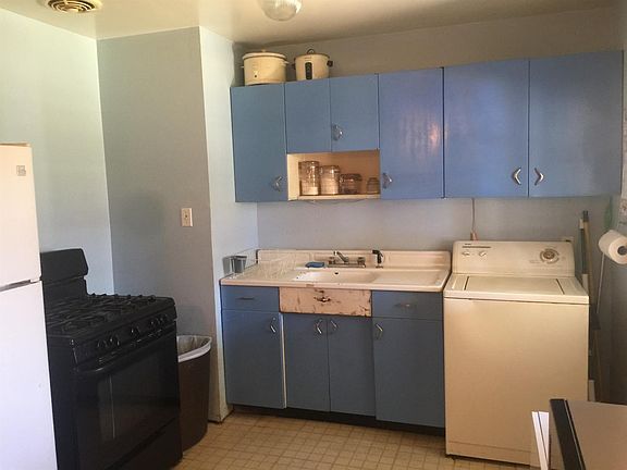 3rd image of 870 Reuter Dr