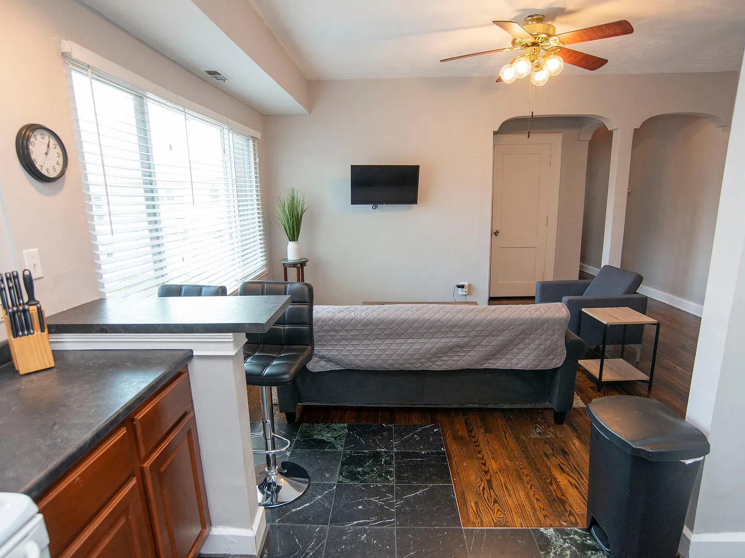 2 bed, 800 sqft, $1,200 — Photo 3