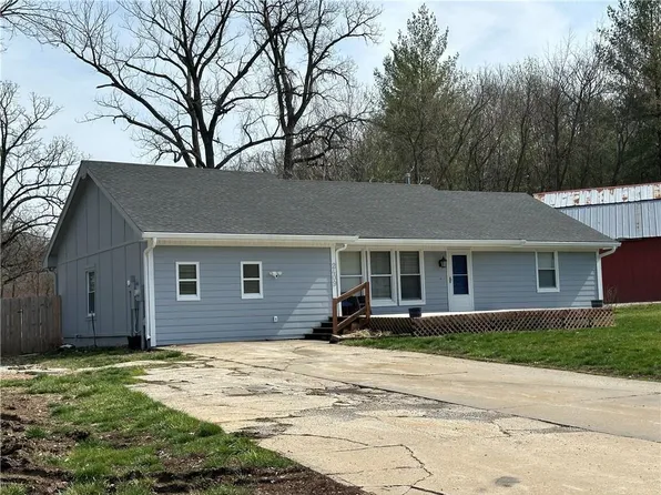 2409 Cherry Dr, Oak Grove, MO 64075