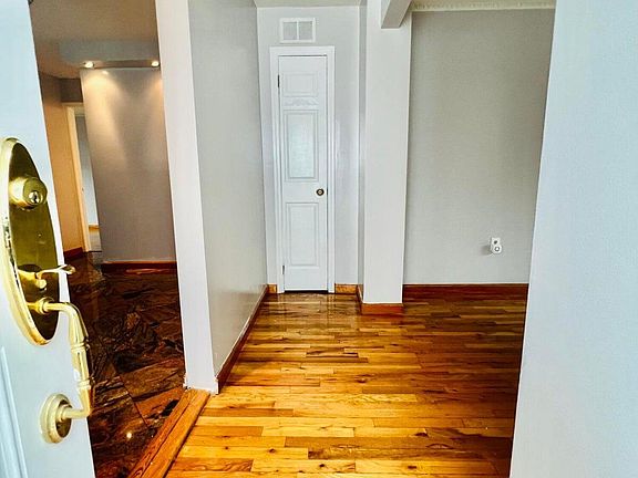 3rd image of 270 Brookfield Ave #1