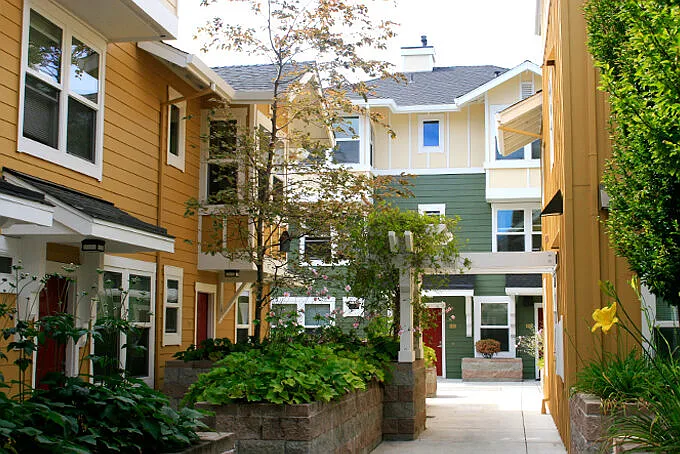 Oak Court — Photo 1