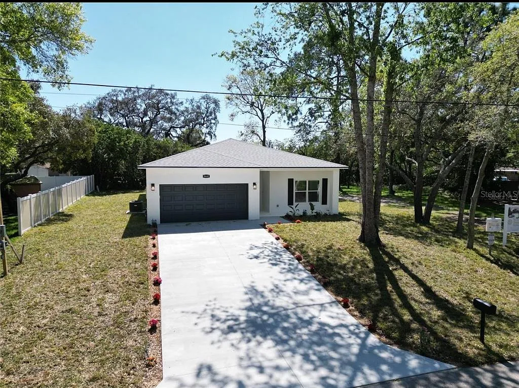 4 bed, 2.0 bath, 1897 sqft, $2,450 — Photo 3