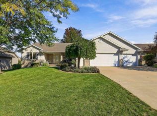 1394 W Mason Ridge Ct, Appleton, WI 54914