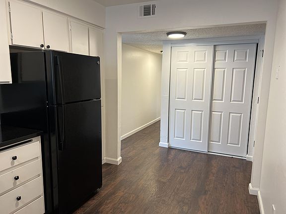 3rd image of 330 Bird St #1