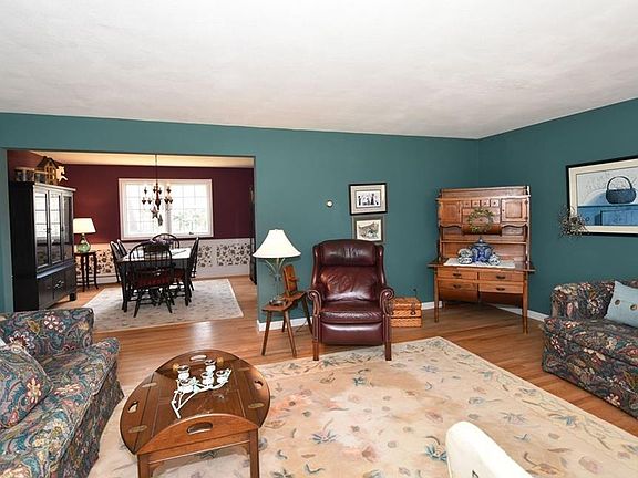 5th image of 270 Parkview Dr