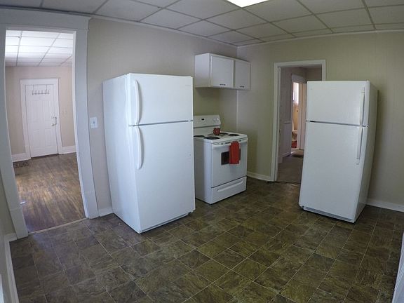 3rd image of 118 E Oak St #9916f708b
