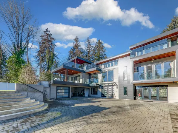 1497 Queens Ave, West Vancouver, BC V7T 2J1