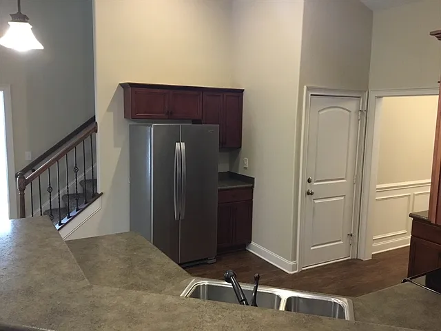3 bed, 2.0 bath, 2300 sqft, $2,585 — Photo 2