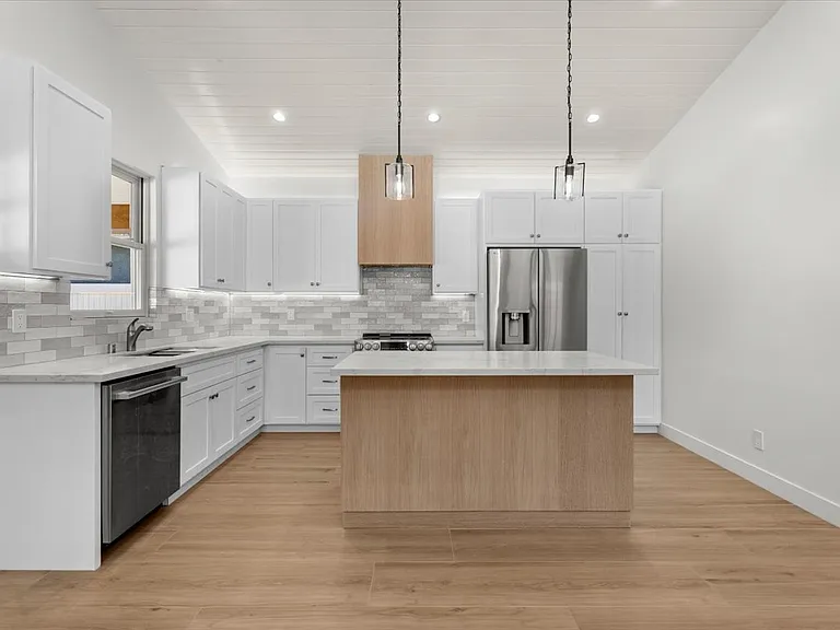 1208 E Maple Ave #A — Photo 4
