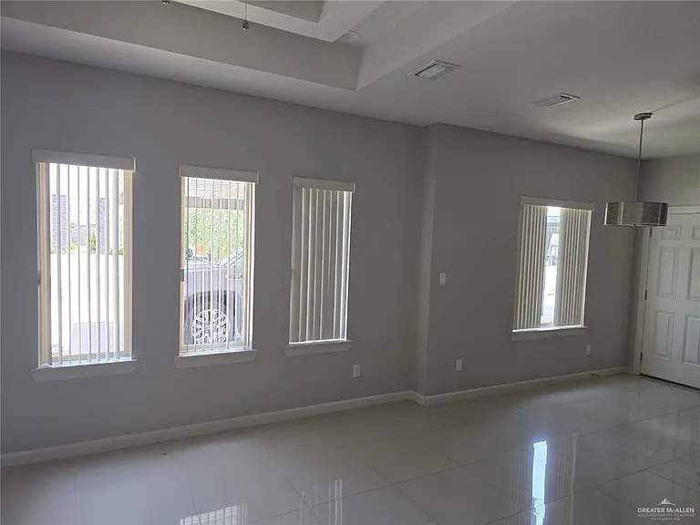 900 E La Cantera Ave #3 — Photo 2