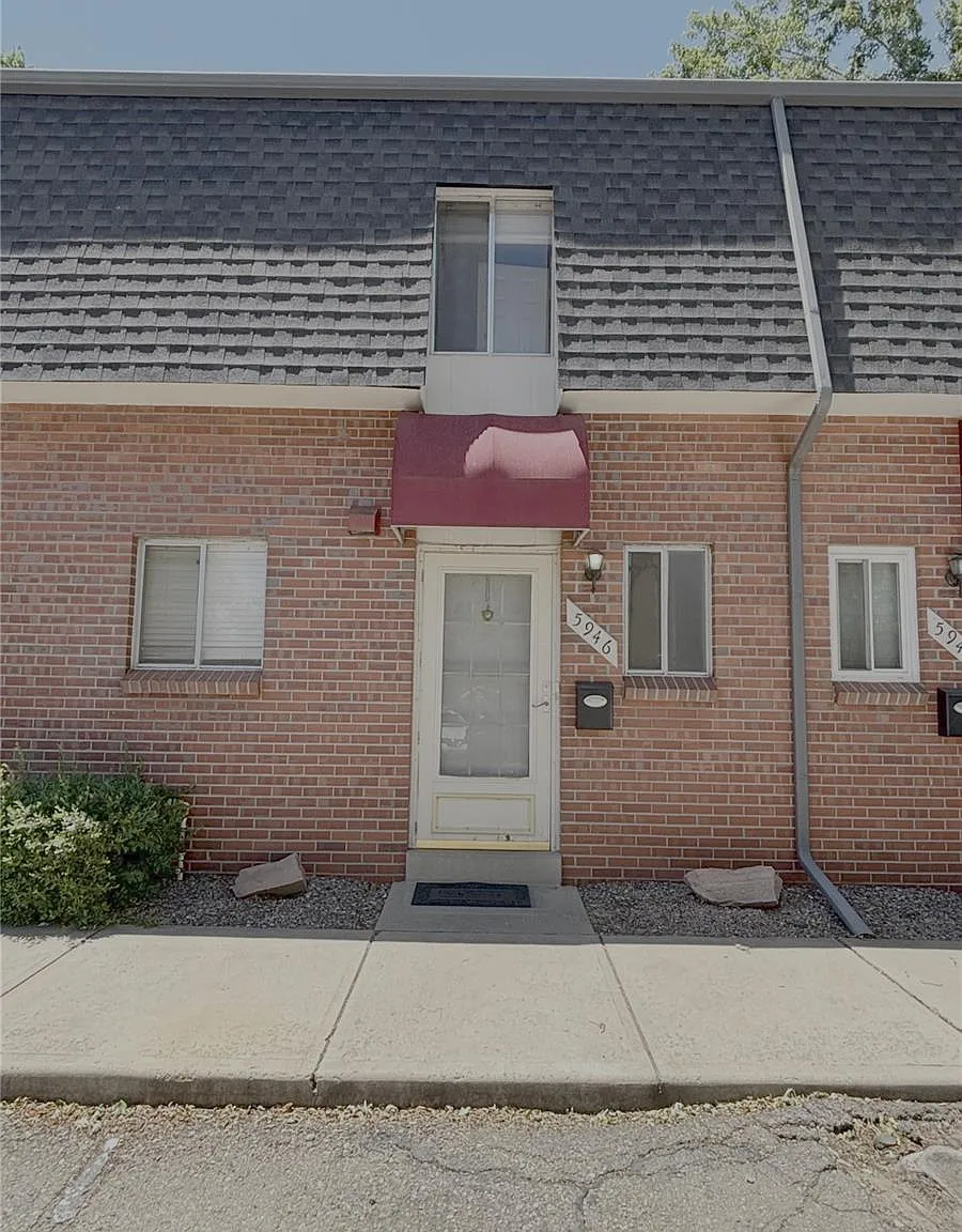 2 bed, 1.5 bath, 974 sqft, $2,375 — Photo 1