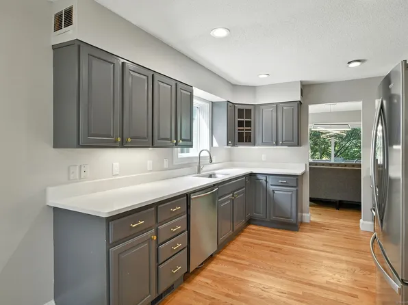 49 Brettonwood Drive #49, Simsbury, CT 06070