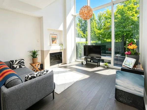 5151 Brighouse Way #107, Richmond, BC V7C 0A6