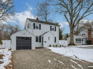 19 Pine St, Closter, NJ 07624