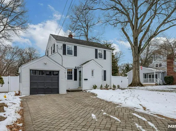 19 Pine St, Closter, NJ 07624