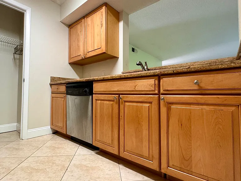 815 W Boynton Beach Blvd #10-105 — Photo 4