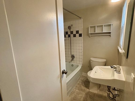 5th image of 2662 32nd St