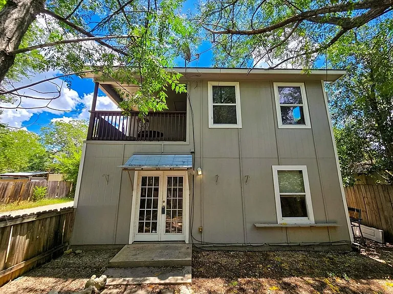 4516 Russell Dr #B — Photo 1