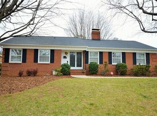 2920 W Cornwallis Dr, Greensboro, NC 27408
