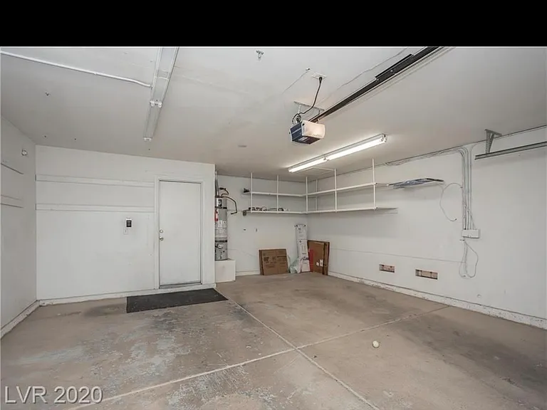 914 Clubview Dr — Photo 2