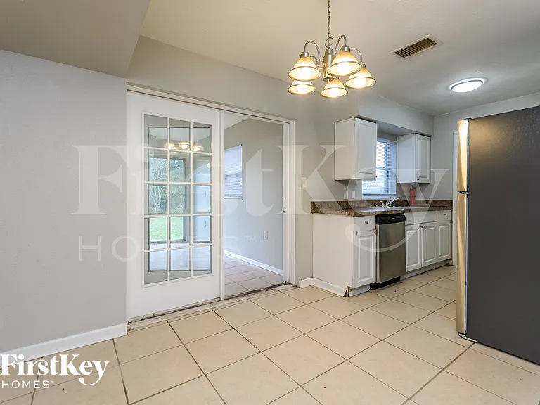 431 Gilman Cir — Photo 5